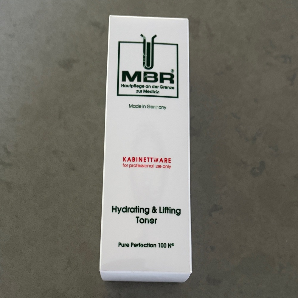 MBR  Hydrating & Lifting Toner - White